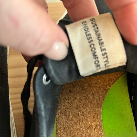 Cariuma Black Canvas Sneakers Size 10 - Picture 7 of 9